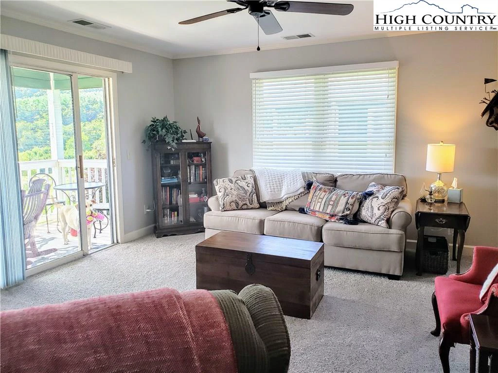 Image number 15 for the current listing