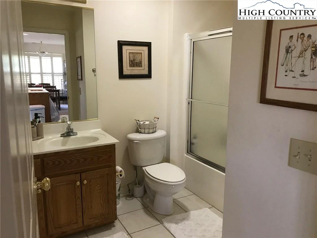 Image number 2 for the current listing