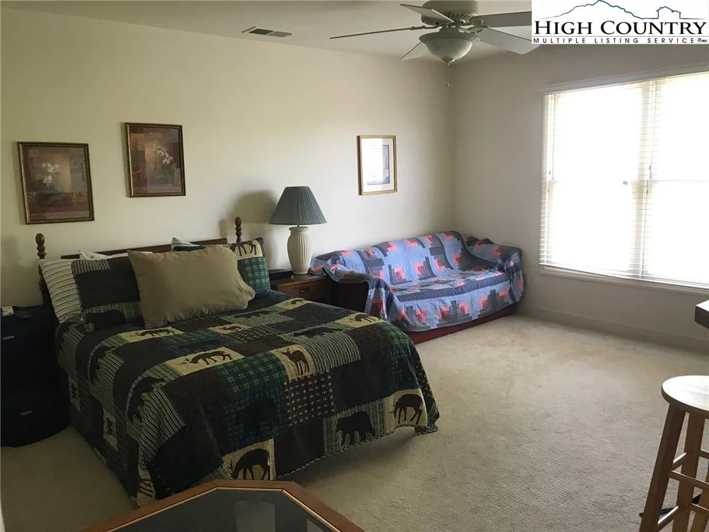 Image number 5 for the current listing