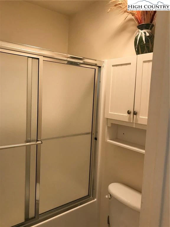Image number 4 for the current listing