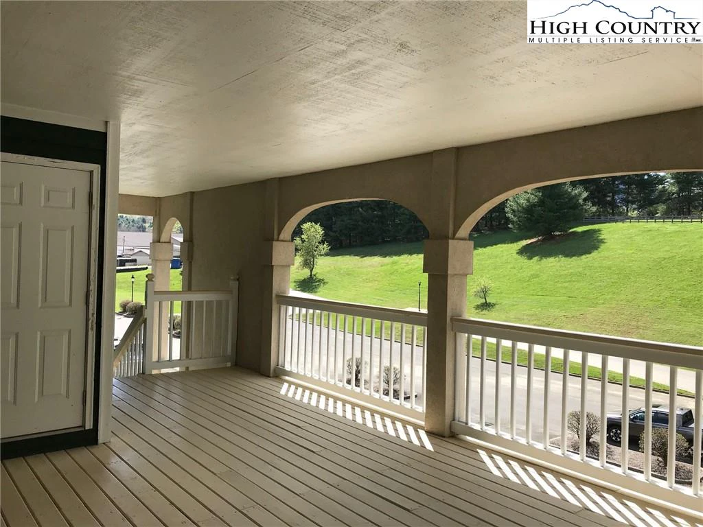 Image number 3 for the current listing