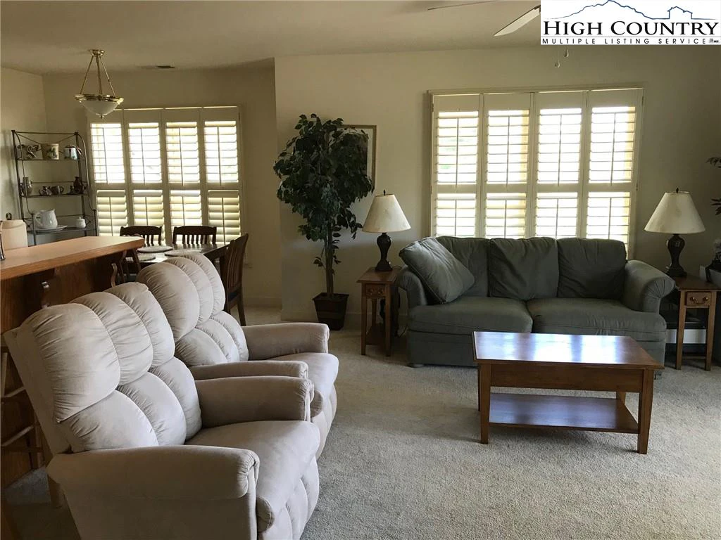 Image number 19 for the current listing