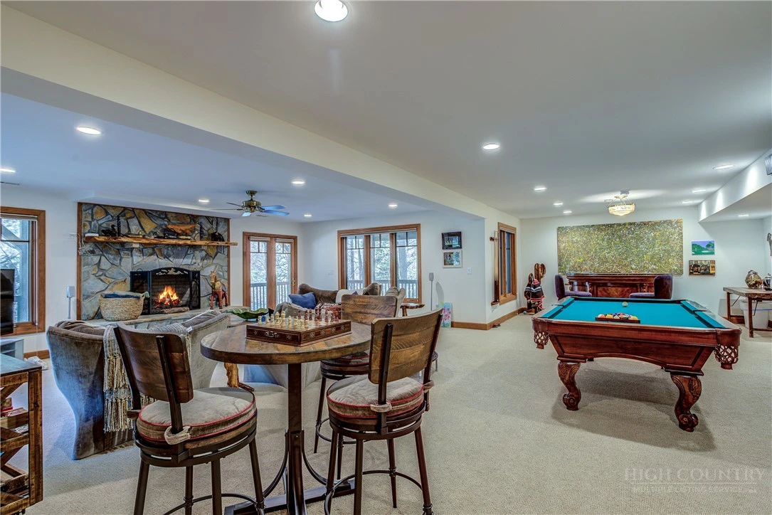 Image number 4 for the current listing