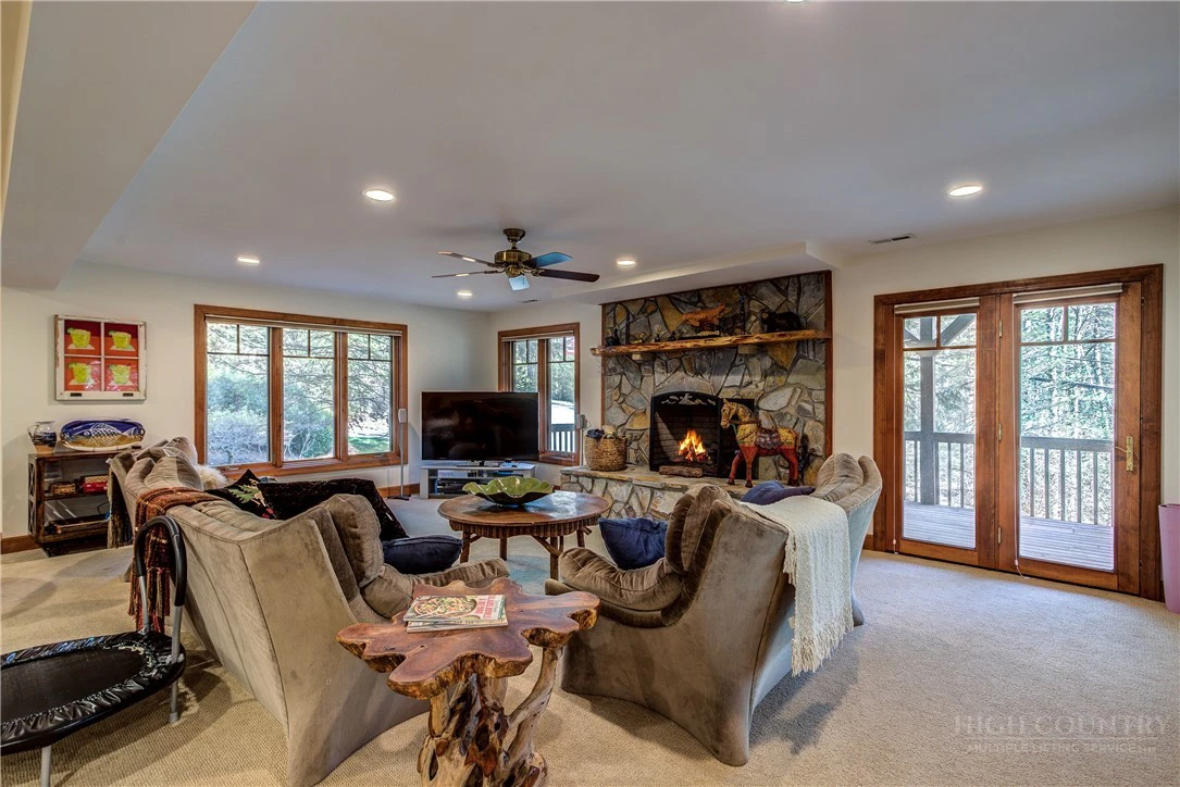 Image number 7 for the current listing