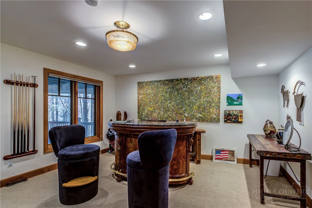 Image number 6 for the current listing