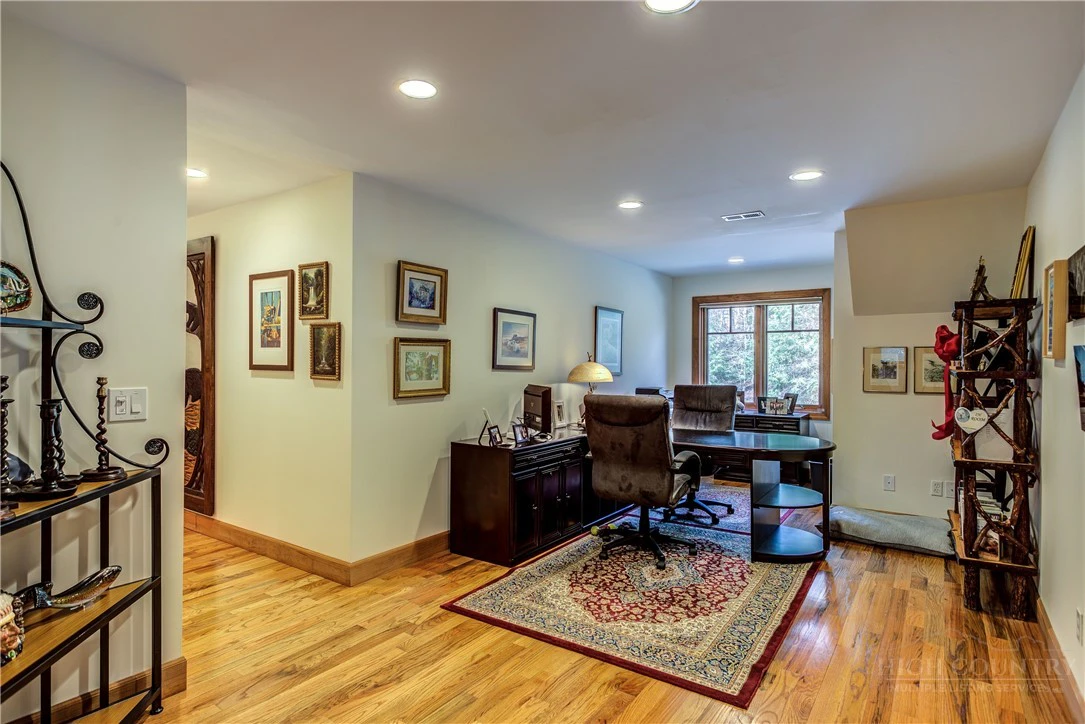Image number 18 for the current listing
