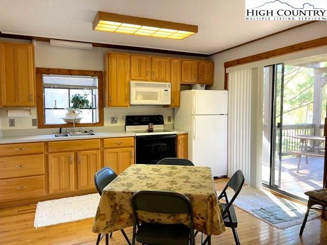 Image number 2 for the current listing