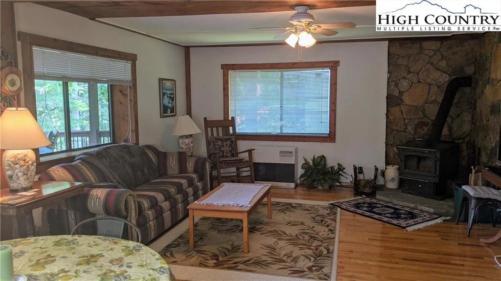 Image number 16 for the current listing