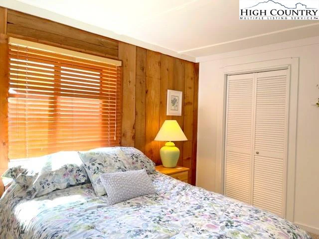 Image number 18 for the current listing