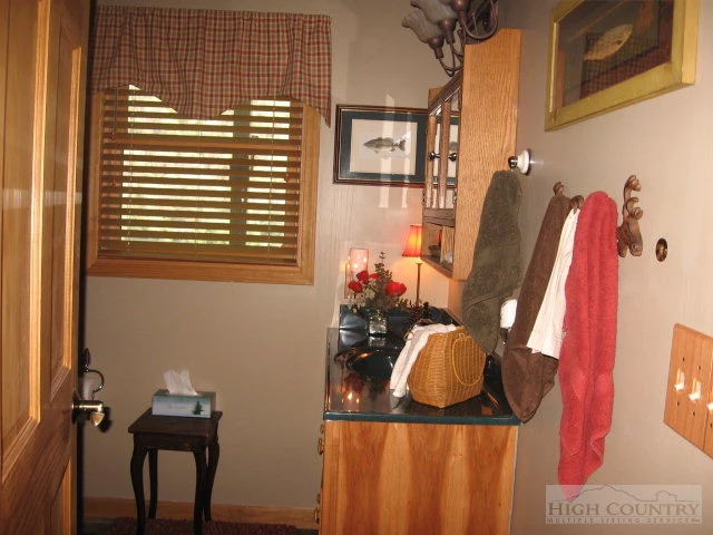 Image number 20 for the current listing