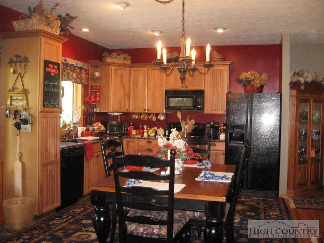 Image number 3 for the current listing