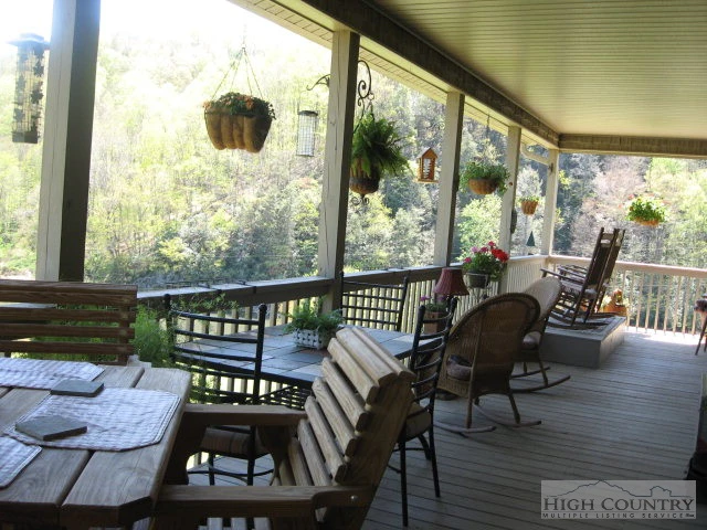 Image number 14 for the current listing
