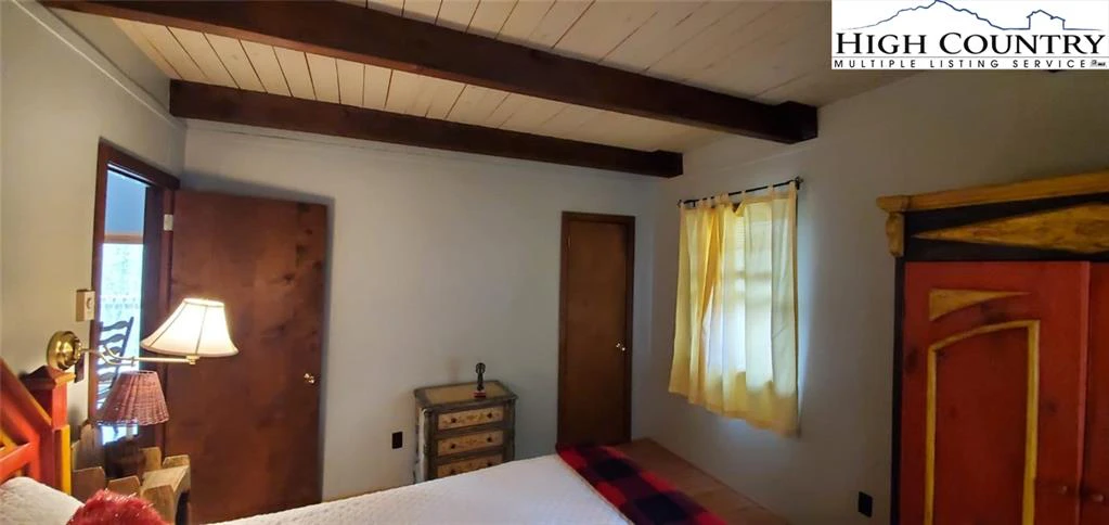 Image number 17 for the current listing