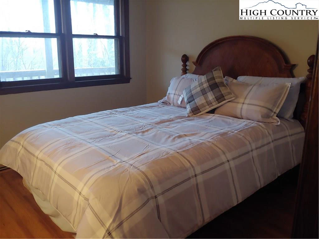 Image number 2 for the current listing