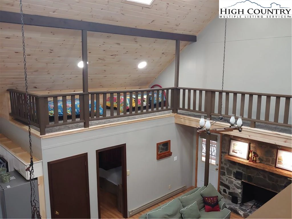 Image number 13 for the current listing
