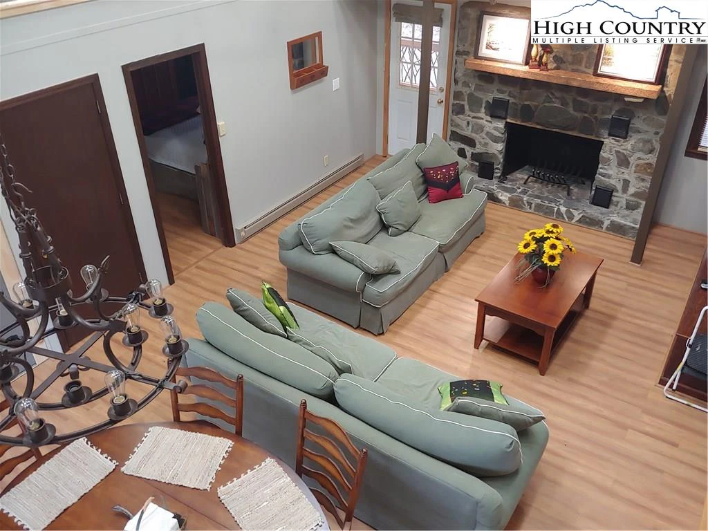Image number 11 for the current listing