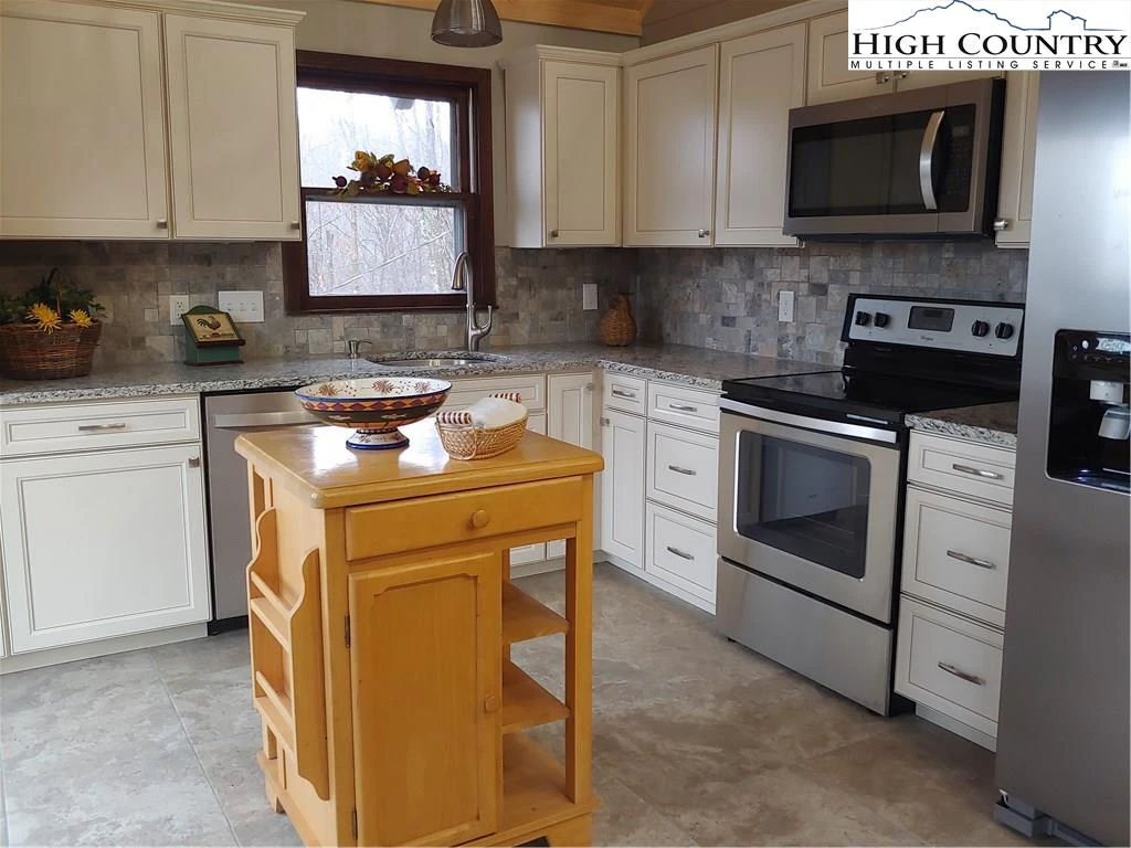Image number 21 for the current listing