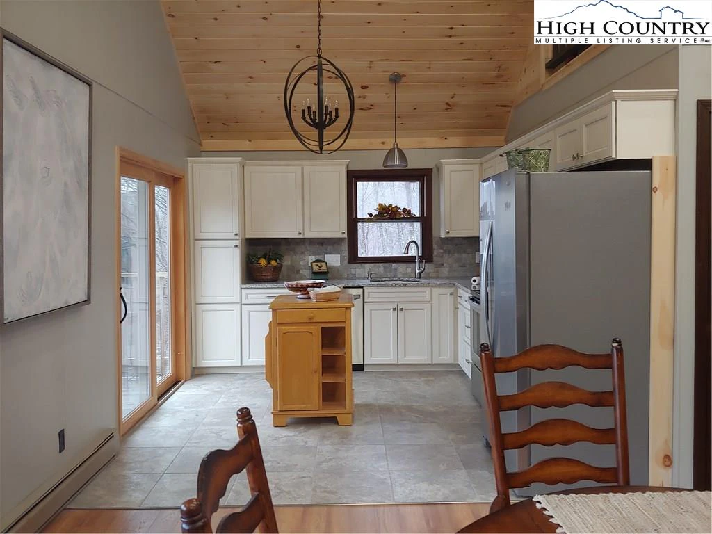 Image number 19 for the current listing
