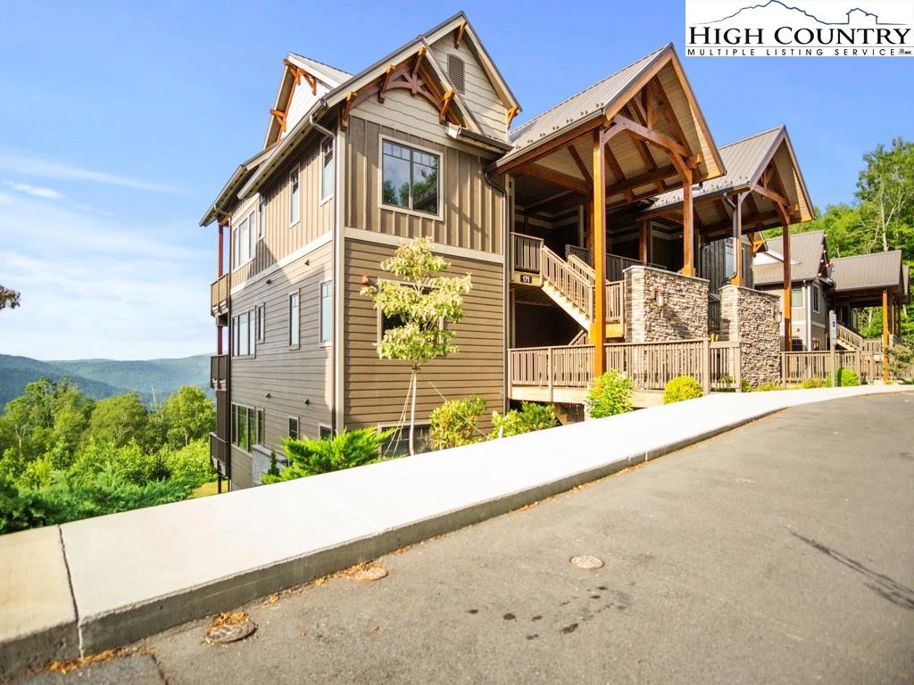 Image number 1 for the current listing