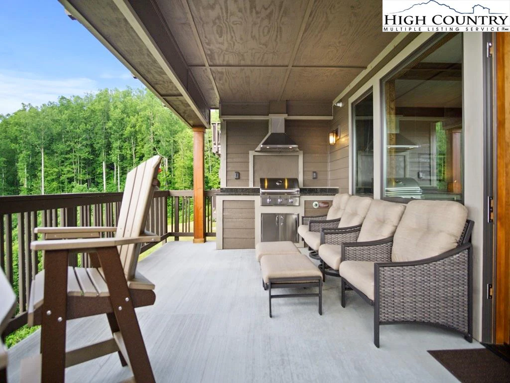 Image number 4 for the current listing