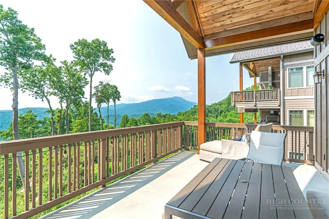 Image number 1 for the current listing