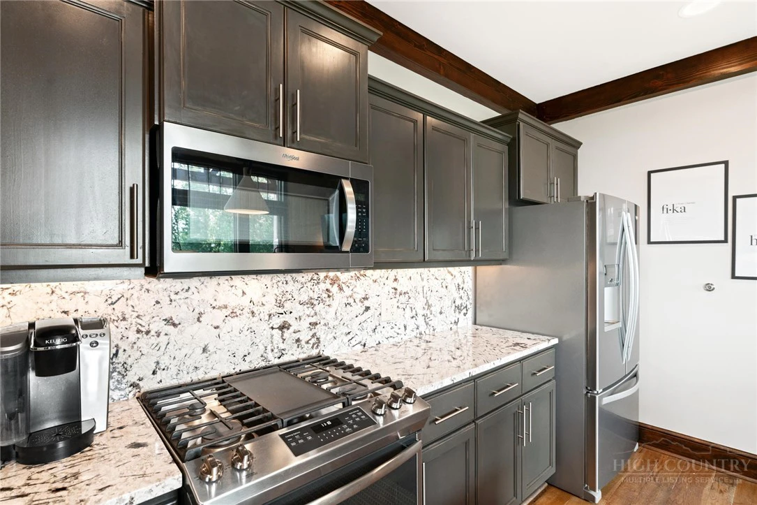 Image number 8 for the current listing