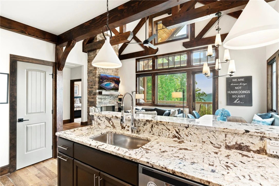 Image number 9 for the current listing