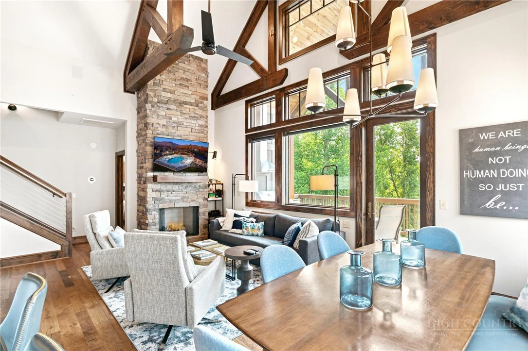 Image number 10 for the current listing