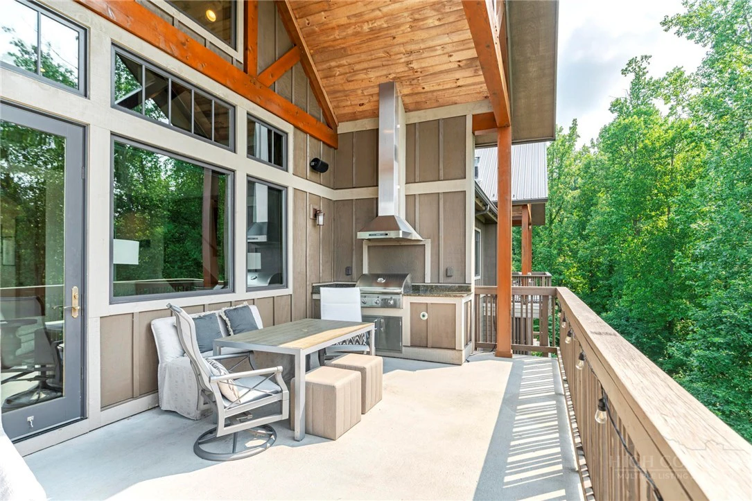Image number 15 for the current listing