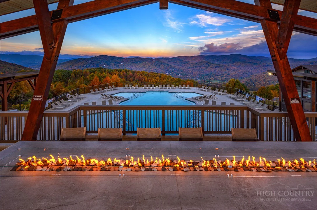 Image number 34 for the current listing