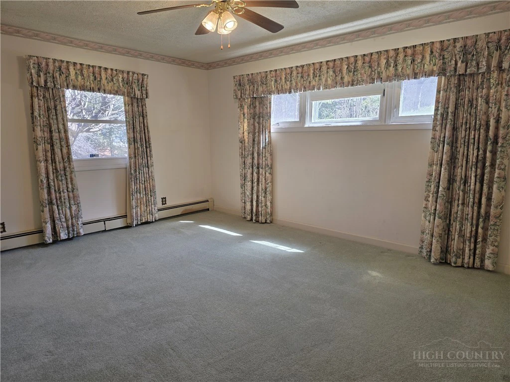 Image number 5 for the current listing