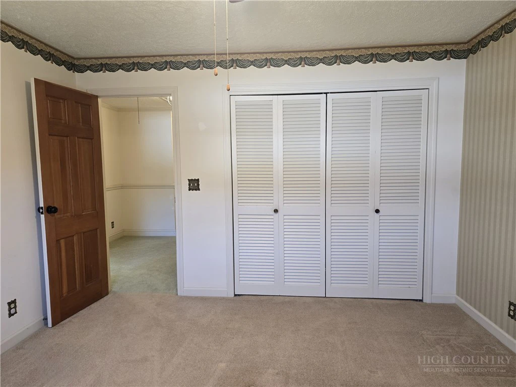 Image number 12 for the current listing