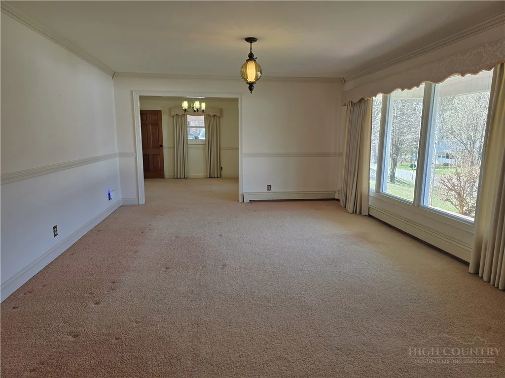 Image number 3 for the current listing