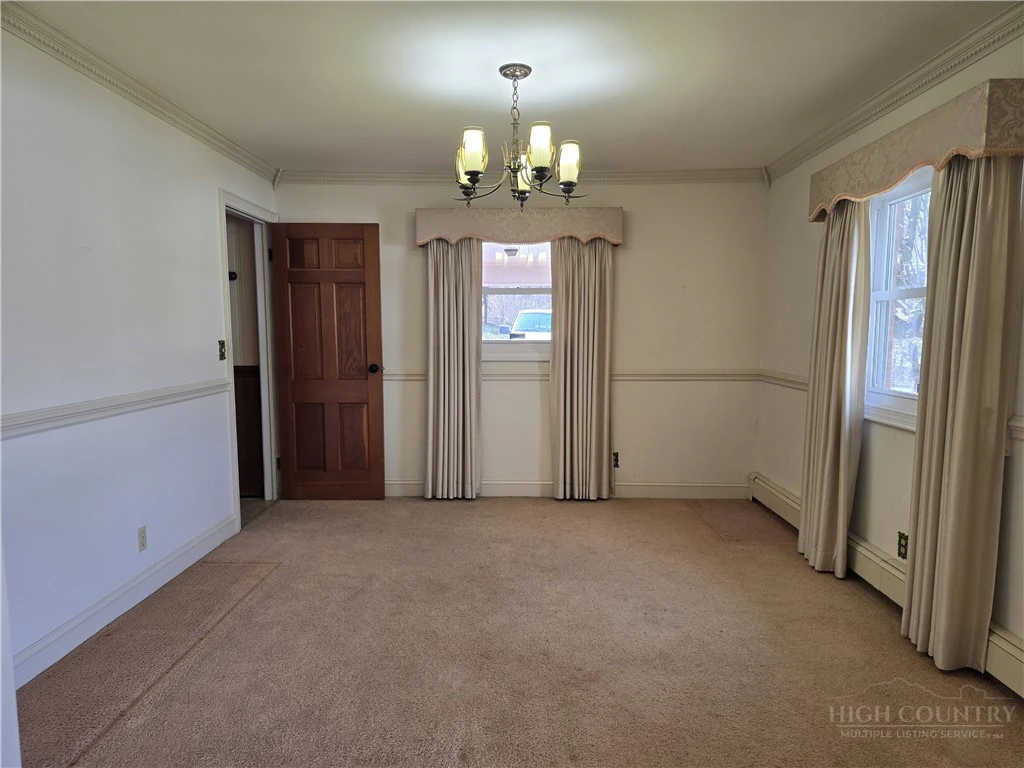 Image number 4 for the current listing