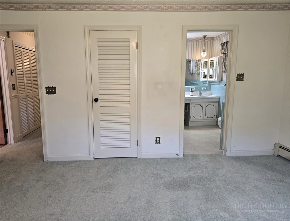 Image number 7 for the current listing