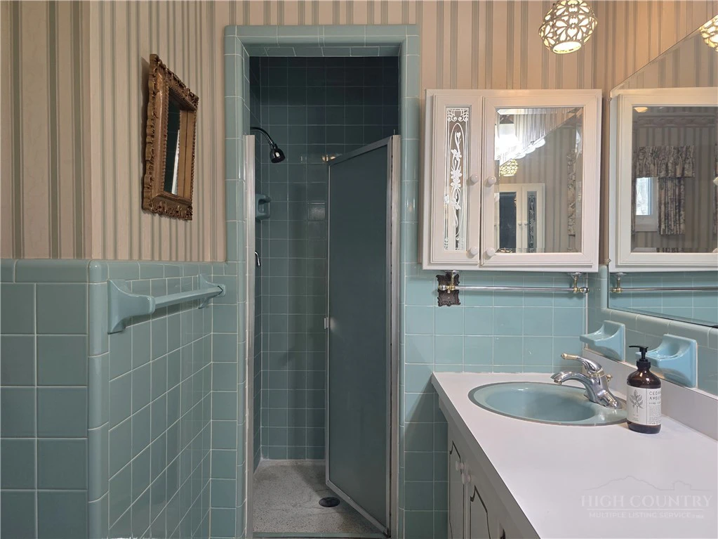 Image number 10 for the current listing