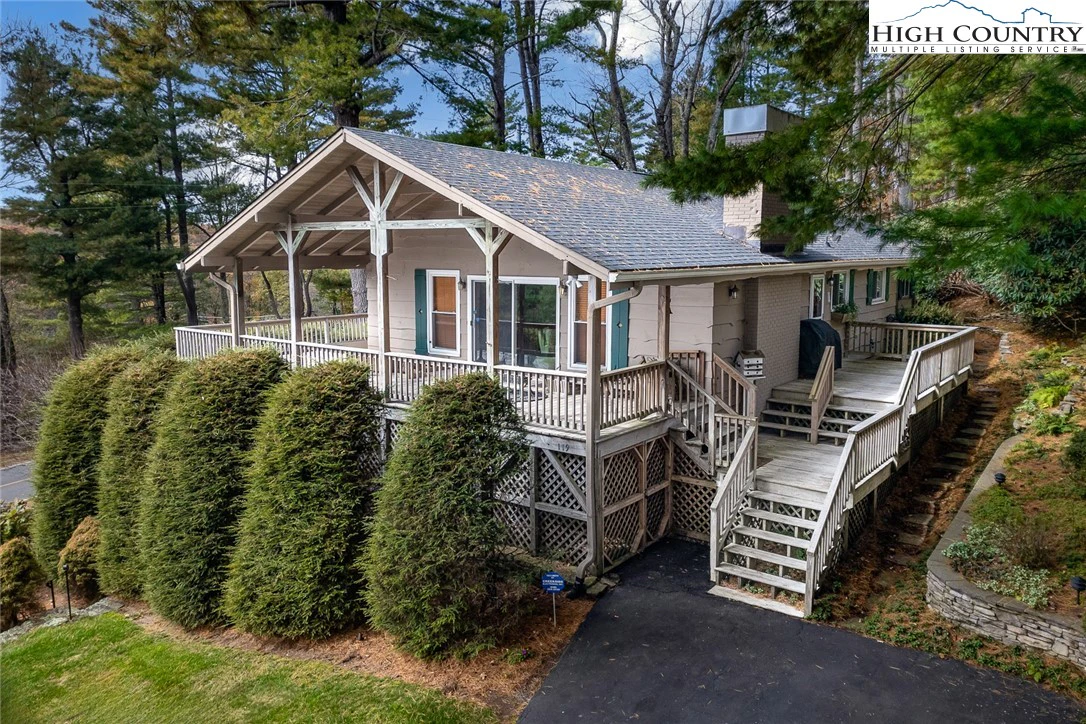Image number 1 for the current listing