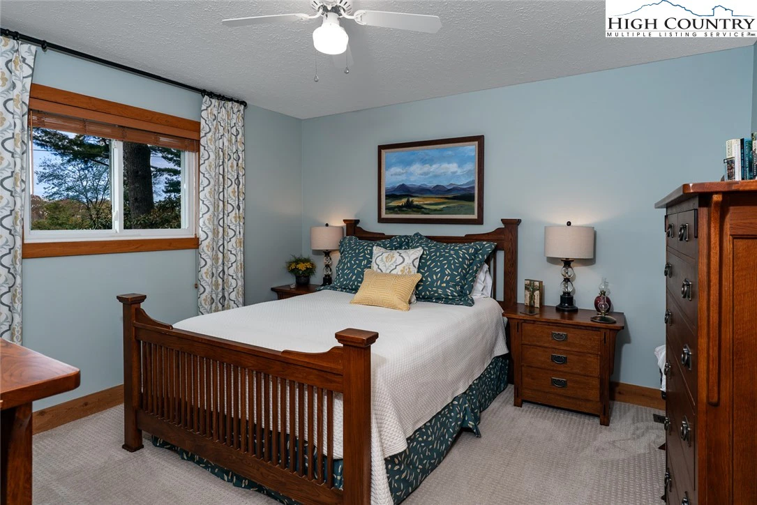 Image number 4 for the current listing