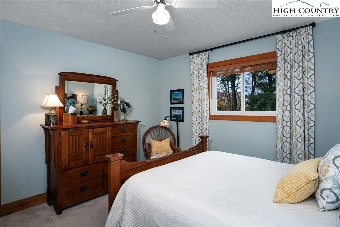 Image number 5 for the current listing