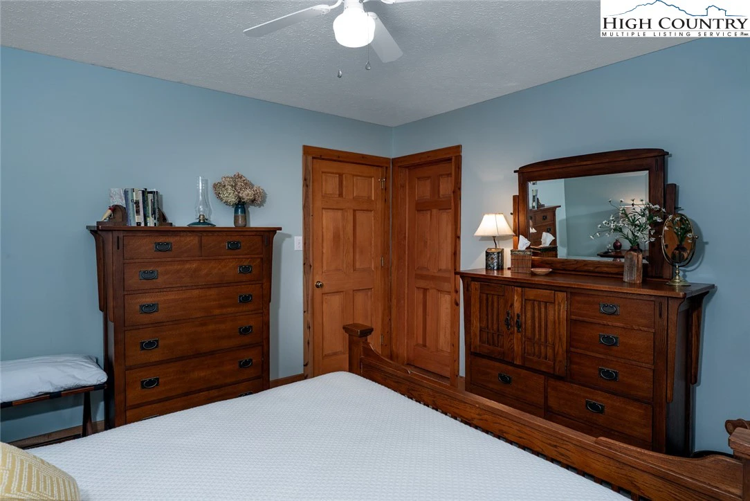 Image number 6 for the current listing