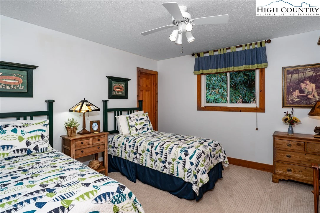 Image number 10 for the current listing