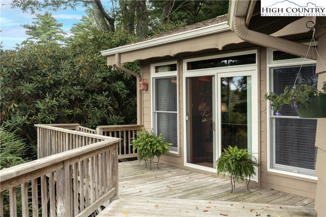 Image number 21 for the current listing