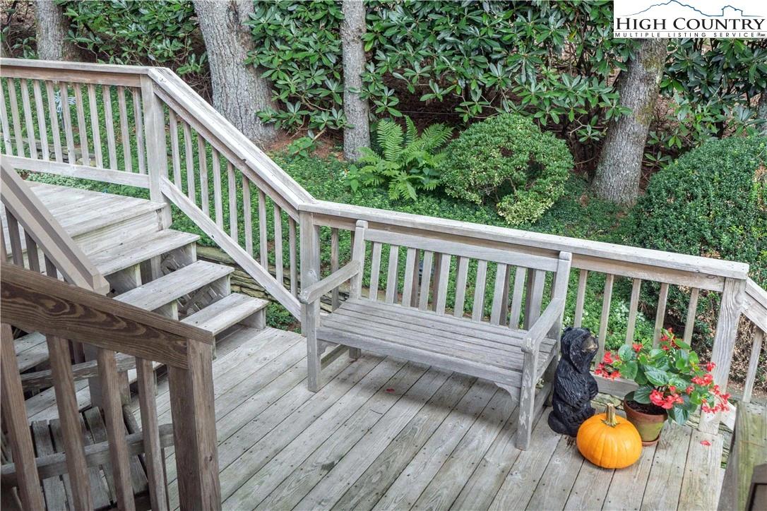 Image number 18 for the current listing