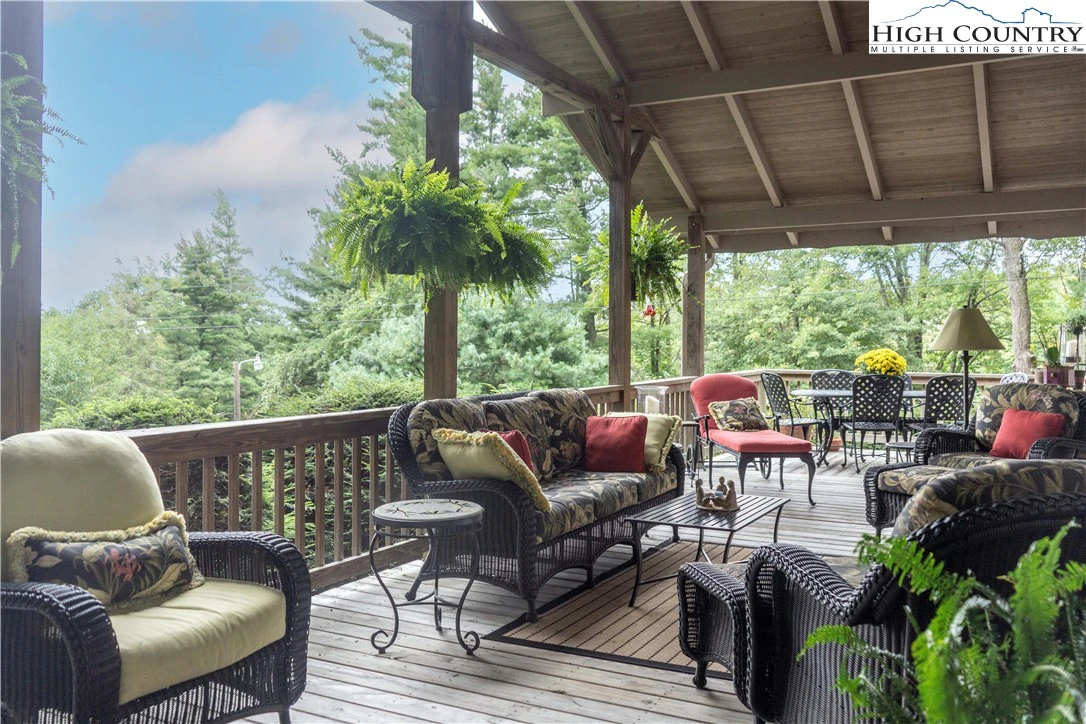 Image number 15 for the current listing