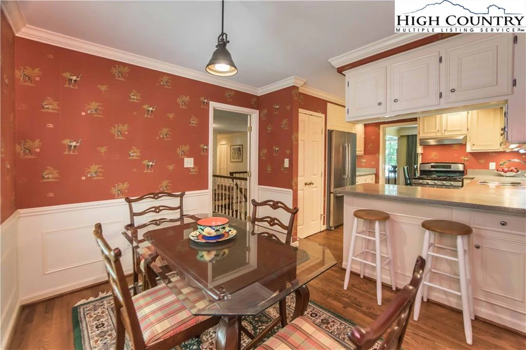 Image number 12 for the current listing