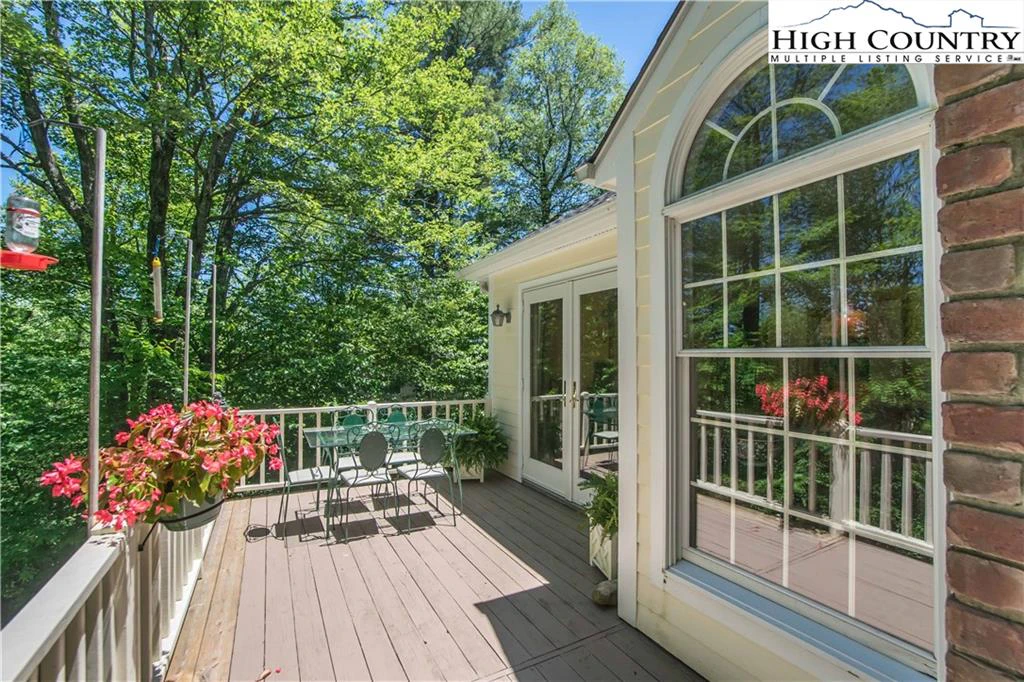 Image number 4 for the current listing