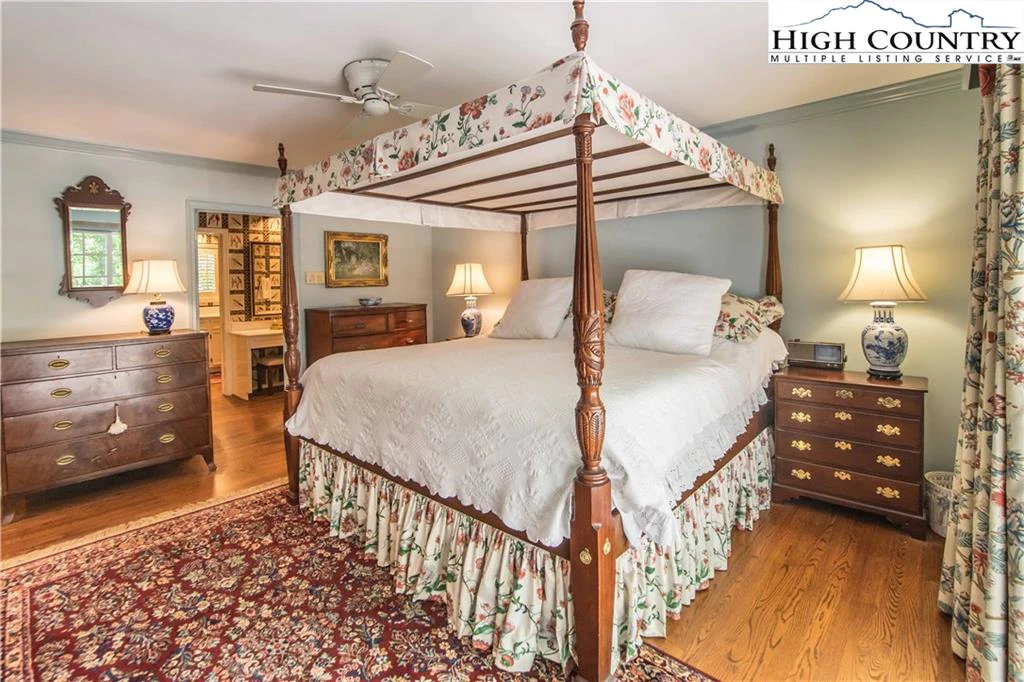 Image number 5 for the current listing