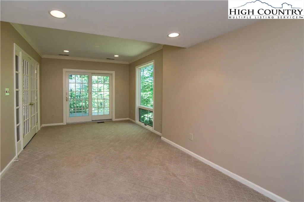 Image number 2 for the current listing