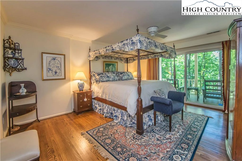 Image number 15 for the current listing
