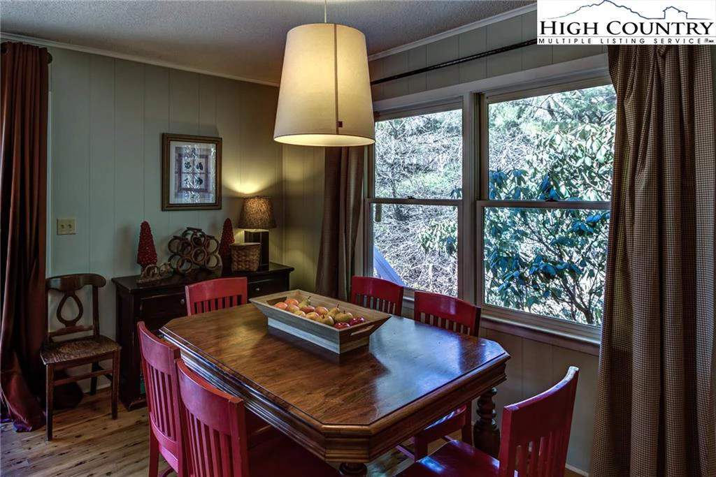 Image number 11 for the current listing